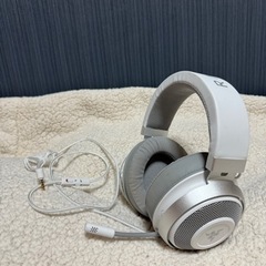 Razer Kraken Mercury White ゲーミング...