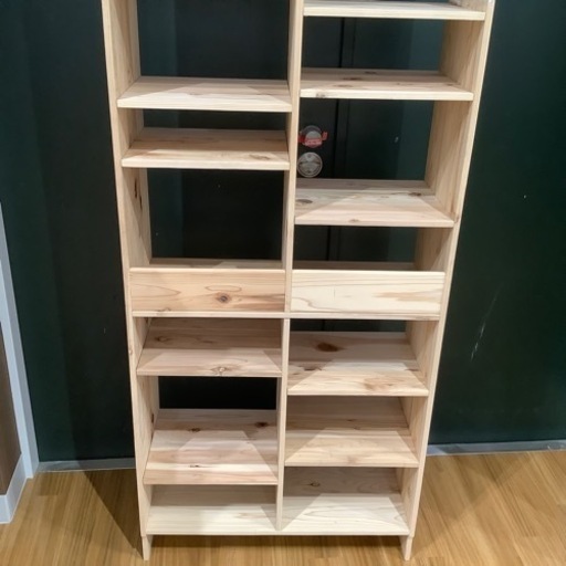【トレファク神戸南店】天然杉スタイリッシュ本棚アウトレット品(未使用品・キズ有品)【取りに来られる方限定】