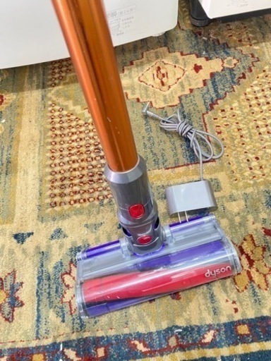 配送可能　保証付き　Dyson Cyclone V10 Fluffy SV12 