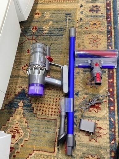配送可能　保証付き　Dyson V11 Fluffy SV14