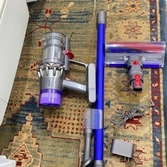 配送可能　保証付き　Dyson V11 Fluffy SV14