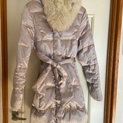 セシルマクビーのメタリックダウンの画像