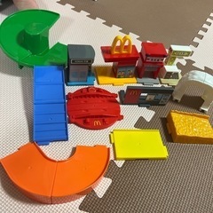 まとめ買いで無料☆車の道路＆お店おもちゃセット