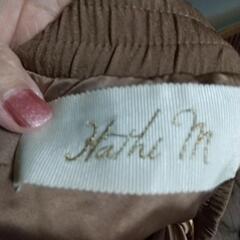 茶色スカートの画像