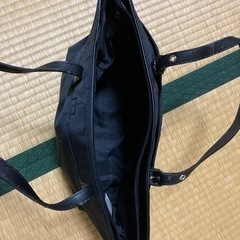 黒のバッグの画像