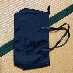 黒のバッグの画像