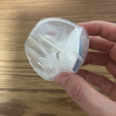 おしゃぶり2個の画像