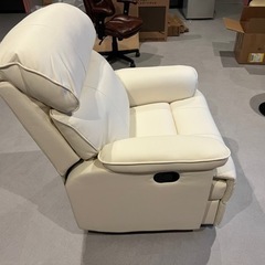 8万円で購入した新品未使用！寝心地抜群！リクライニングソファ！サロンなどにいかがですか？の画像