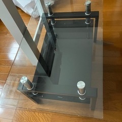 ガラステーブルの画像