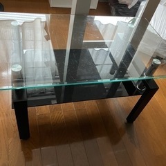 ガラステーブルの画像