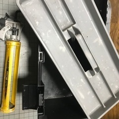 タジマ　コーキングガンと工具箱の画像