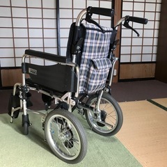 室内用車椅子　　60キロ前後の方なら、外のお散歩もできます。