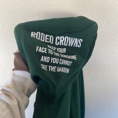 RODEO CROWNS緑色パーカー