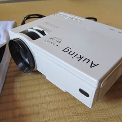 Aukingプロジェクターと100inch布製スクリーン