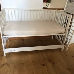 IKEA ベビーベッドの画像
