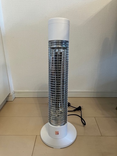 電気ヒーター　ほぼ未使用　コンパクト　斜塔