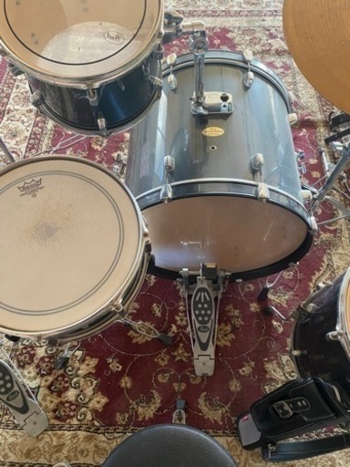 お話し中　Pearl ドラムセット　FORUM SERIES バンド