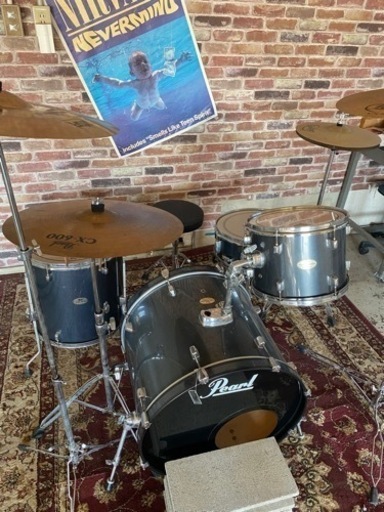 お話し中　Pearl ドラムセット　FORUM SERIES バンド