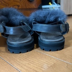 ファーサンダルの画像