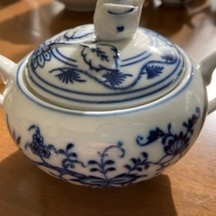 再度大幅値下げ！6000円ブランド品　ボヘミア ブルーオニオン ティーカップ,ポット,大皿他セットの画像