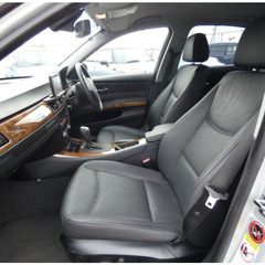 ■076★BMW　3シリーズ　320i（平成19年）★ディーラー車★スマートキー★プッシュスタート★本革★ポータブルＨＤＤナビ★ワンセグ★ＥＴＣ★ＭＴモード付★フォグ★パワーシート★シートヒーター★純正ＡＷ★の画像