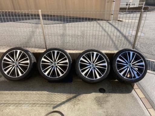 ロクサーニ　タルカス　18インチタイヤホイールセット　プリウス等