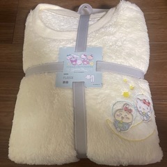 新品　ユニクロ　ちいかわ × サンリオキャラクターズ：スペースツ...