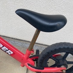ストライダー　赤　台座付きの画像