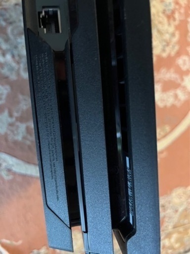 PS4 1TB 本体とコントローラー　+ゲーム1つ