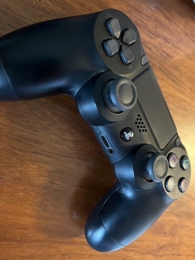PS4 1TB 本体とコントローラー　+ゲーム1つ