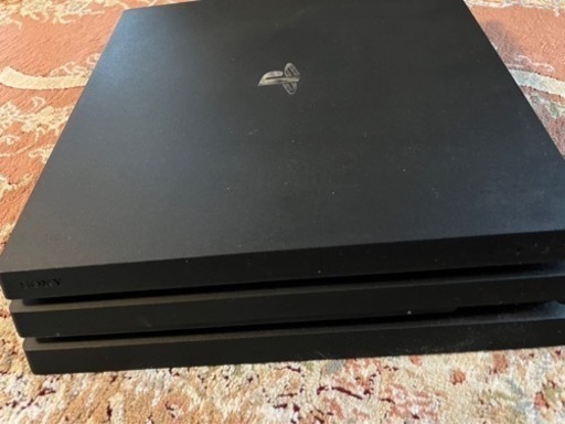 PS4 1TB 本体とコントローラー　+ゲーム1つ