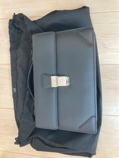Dunhillセカンドバッグ 【ダンヒル ハンドバッグ レザー】