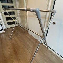 【未使用美品】伸縮・折畳み可能！アイリス布団干しの画像