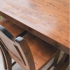 ダイニングテーブルの画像