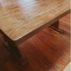 ダイニングテーブルの画像