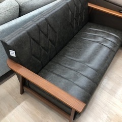 ONOE FURNITUREの2人掛けソファのご紹介です