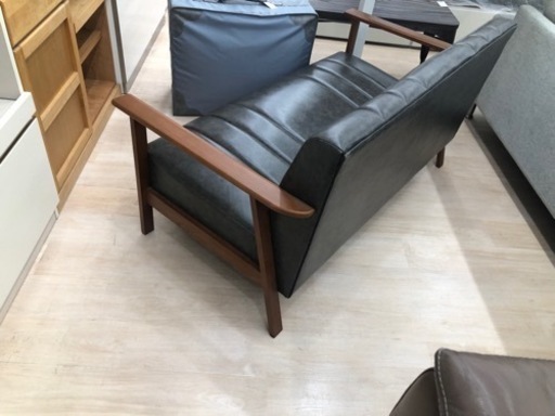 ONOE FURNITUREの2人掛けソファのご紹介です