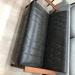 ONOE FURNITUREの2人掛けソファのご紹介です