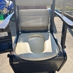 ポータブルトイレ　家具調の画像