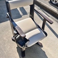 ポータブルトイレ　家具調