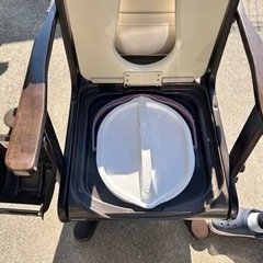ポータブルトイレ　家具調の画像