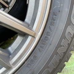 スタッドレスタイヤ&ホイール4本セット225/60R17の画像