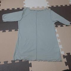 Ｔシャツ　薄いグリーンとグレーの間の画像