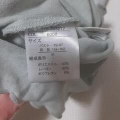 Ｔシャツ　薄いグリーンとグレーの間の画像
