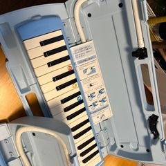 鍵盤ハーモニかー2台の画像