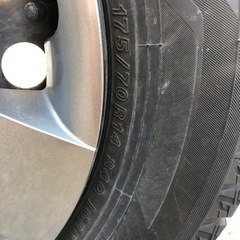 スタッドレスタイヤスチールホイル付きの画像