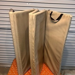 車中泊や体操など使い方色々ウレタンマットの画像