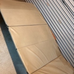 車中泊や体操など使い方色々ウレタンマットの画像