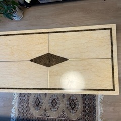 大理石　ローテーブルの画像