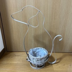 【1,200円〜1,000円】に値引き　アイアン犬の花カゴ(新品...
